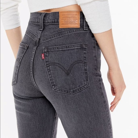 Levi’s Ribcage Flare You only live Twice Jeans - Picture 12 of 12